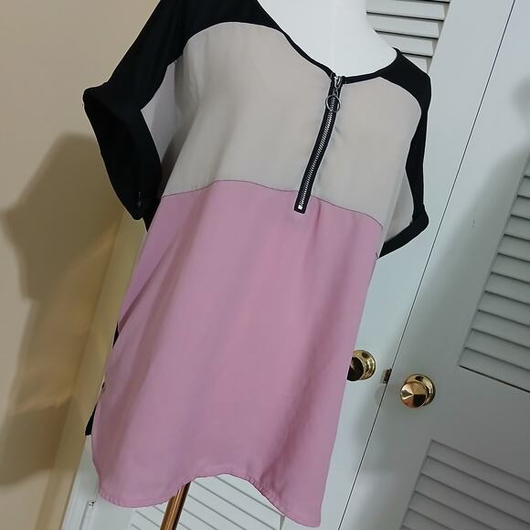 AUW short-sleeved blouse exposed zip-front accent pink/black/cream blocks - Picture 5 of 13